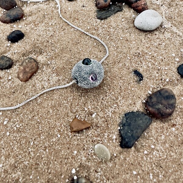 oksidēts kulons no ĪSLANDES kolekcijas